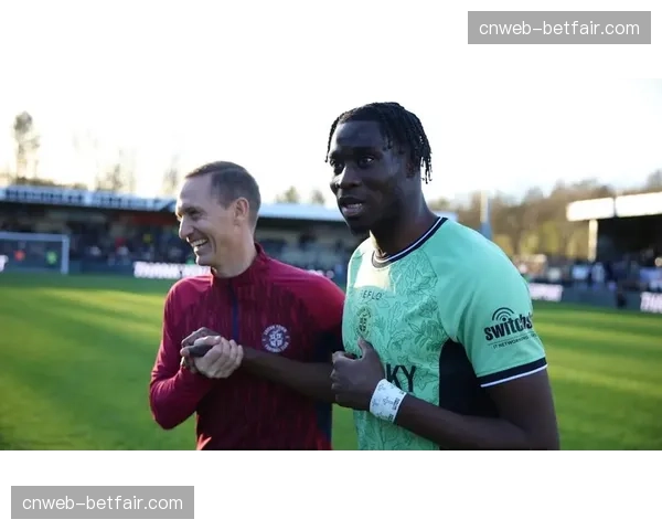 卢顿镇前锋阿德巴约伤愈复出,主帅爱德华兹称其纵向冲击力是关键补充 卢顿镇前锋阿德巴约伤愈复出,主帅爱德华兹称其纵向冲击力是关键补充