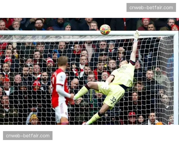 门将对决成焦点:埃德森与诺伊尔的出球能力将影响比赛节奏 门将对决成焦点:埃德森与诺伊尔的出球能力将影响比赛节奏